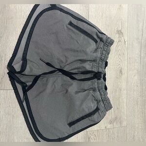 Lululemon women’s shorts size 4